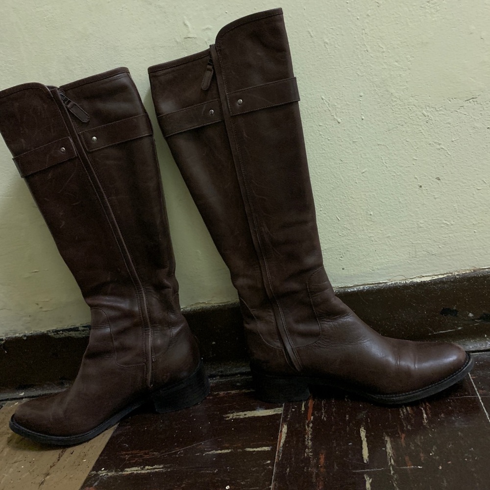 Knee leather booth used still in a good condition